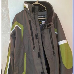 Ski jacket lots of pockets